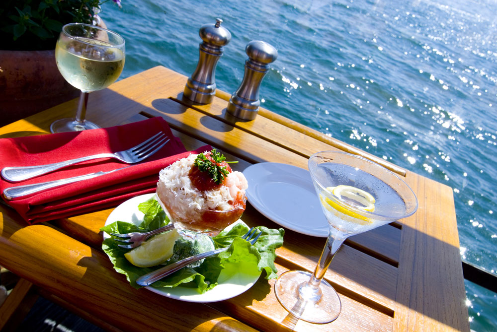 bigstockphoto-fine-dining-on-the-water-2267988